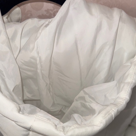 Nike Women's Puffer Jacket in White - Picture 8 of 8